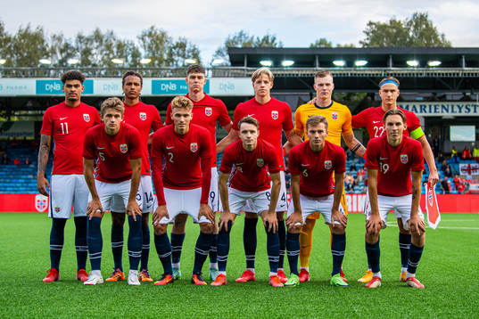 Norway’s starting eleven pose for a team photo