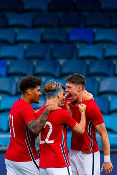 Jørgen Strand Larsen of Norway celebrates with teammates