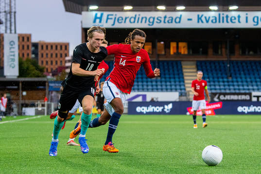 Patrick Wimmer of Austria and Robin Dahl Østrøm of Norway