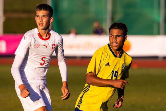 Schweizs Matteo Perez Vinlöf och Sveriges Momodou Lamin
