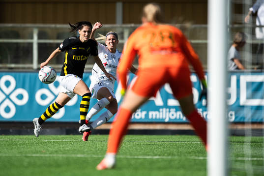 s Linda Hallin och Rosengårds Olivia Schough