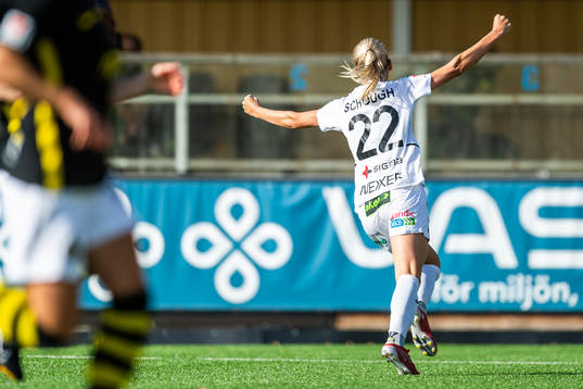 Rosengårds Olivia Schough jublar
