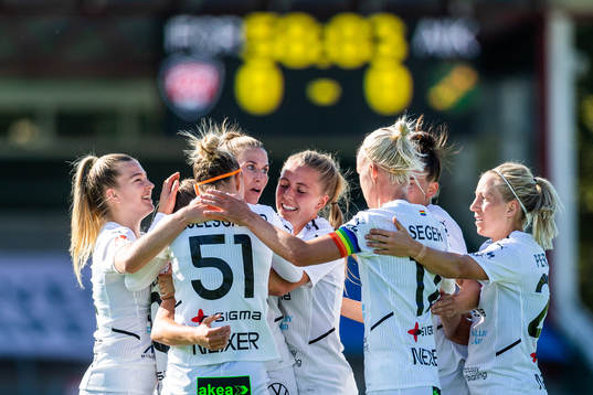 Rosengårds spelare jublar