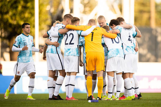 Players of Norway gather