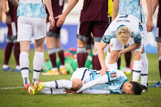 Mohamed Elyounoussi of Norway in pain