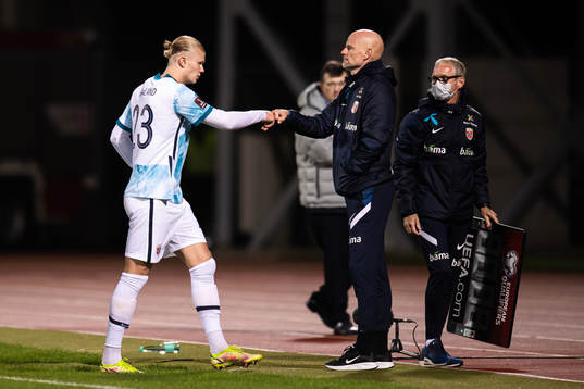 Erling Braut Haaland and Ståle Solbakken, head coach of