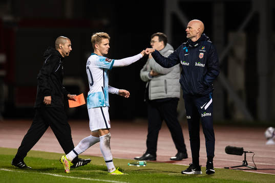 Martin Ødegaard and Ståle Solbakken, head coach of