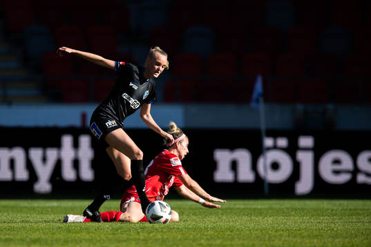 Örebros Jenna Hellstrom och Växjös Emma Pennsäter
