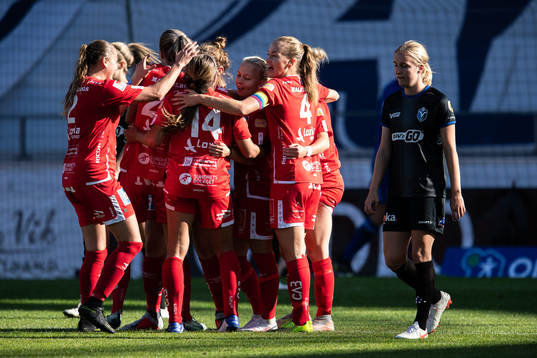 Örebros spelare jublar