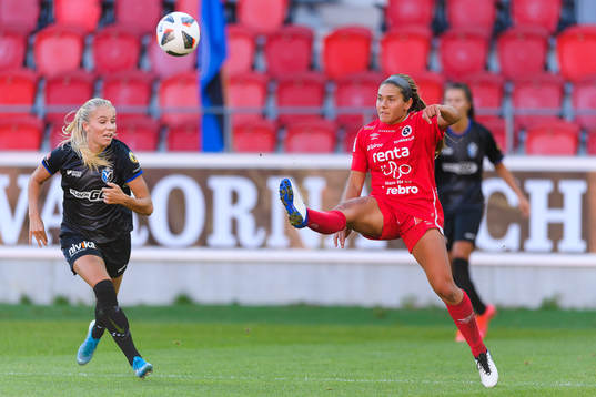 Växjös Amanda Johnsson Haahr och Örebros Carly