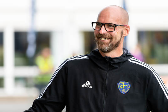 Falkenbergs klubbchef Patrik Lundgren före fotbollsmatchen