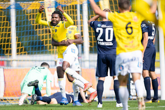 Falkenbergs Kwame Kizito jublar
