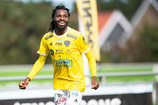 Falkenbergs Kwame Kizito jublar