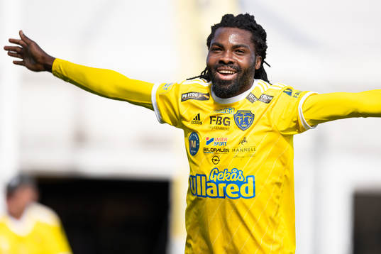 Falkenbergs Kwame Kizito jublar