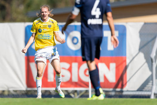 Falkenbergs Melker Nilsson jublar