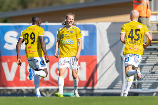 Falkenbergs Melker Nilsson jublar