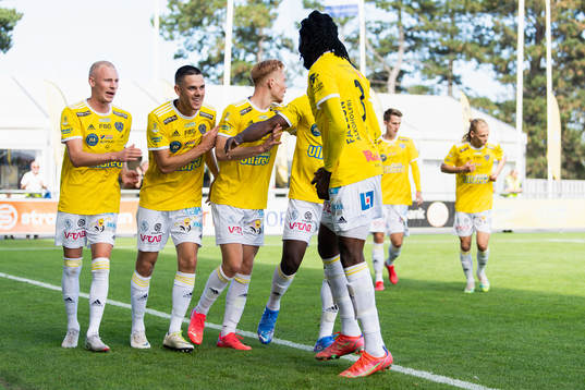 Falkenbergs spelare jublar