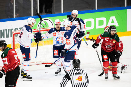 Players of Zurich celebrates the 0-1 goal