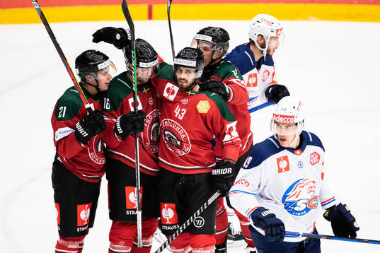 Michael Spacek of Frölunda celebrate the 1-2 goal with