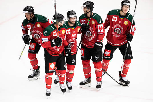 Michael Spacek of Frölunda celebrate the 1-2 goal with