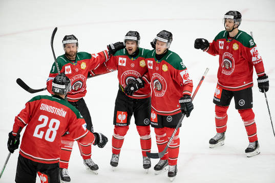 Patrik Carlsson celebrates scoring the later disallowed 3-1