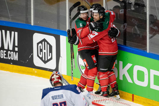 Mats Rosseli Olsen of Frölunda celebrates with team mates