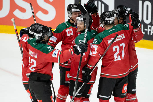 Mats Rosseli Olsen of Frölunda celebrates with team mates