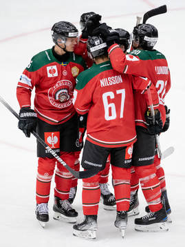 Mattias Norlinder of Frölunda celebrates the 3-1 goal with