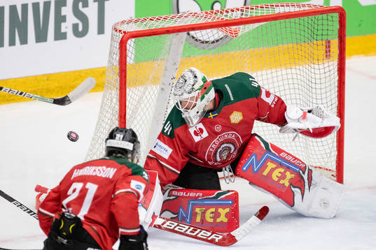 Goalkeeper Niklas Rubin of Frölunda