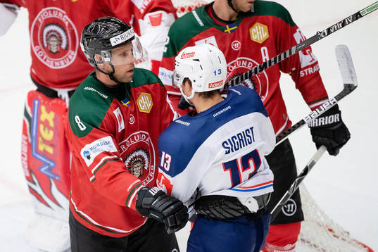 Viktor Ekbom of Frölunda  and Justin Sigrist of Zurich