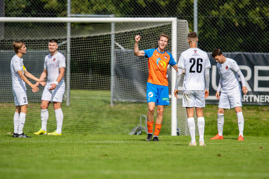 Vejbys Emil Persson jublar