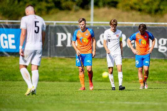 Vejbys Andreas Ljung och Hittarps David Stenblom deppar