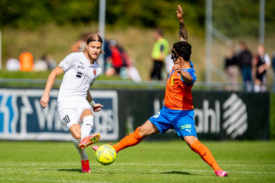 Hittarps Oliver Åkerman  och Vejbys Richard Castro