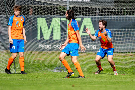 Vejbys Gustav Lovheden och Jacob Arvidsson reagera