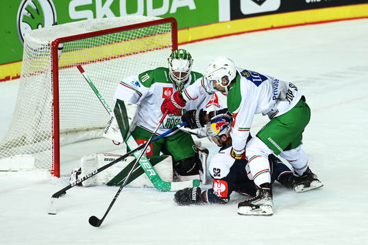 Patrick Hager of Munich against goalkeeper Calle Clang  and