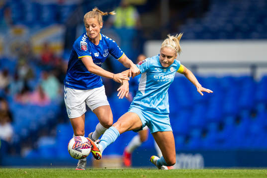 Anna Anvegård of Everton and Steph Houghton of Manchester