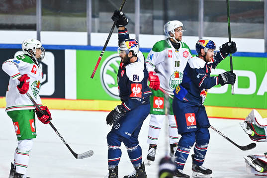 Players of Munich celebrate the 2-0 goal