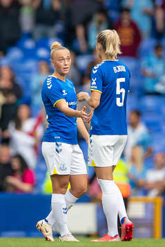 Nathalie Björn and Hanna Bennison of Everton