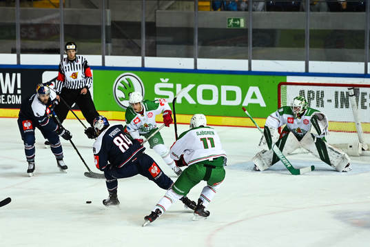 Trevor Parkes of Munich scores the 1-0 goal behind
