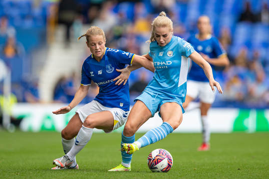 Anna Anvegård of Everton and Alex Greenwood of Manchester