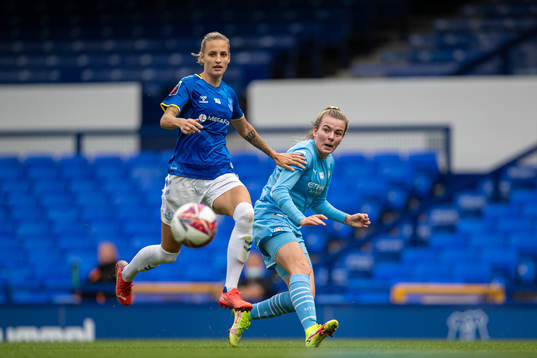 Nathalie Björn of Everton and Lauren Hemp of Manchester