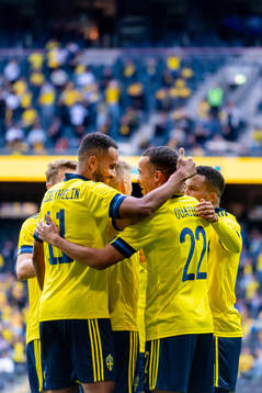 Isaac Kiese-Thelin and Robin Quaison celebrate