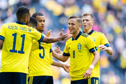 Isaac Kiese-Thelin and Jesper Karlsson of Sweden celebrate