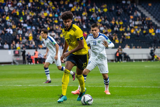 Jens Cajuste of Sweden and Abrorbek Ismoilov of Uzbekistan