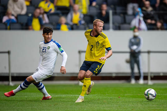 Ibrokhimkhalil Yuldoshev of Uzbekistan and Daniel Sundgren