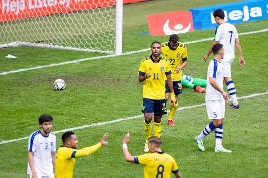 Isaac Kiese-Thelin of Sweden celebrates