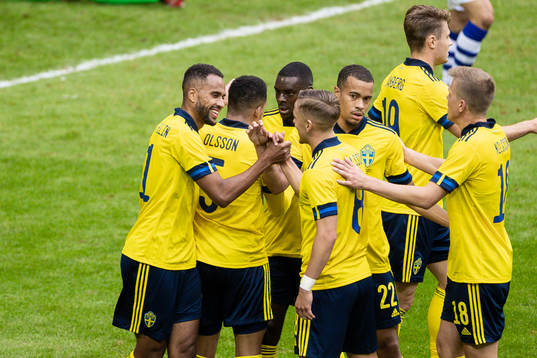 Isaac Kiese-Thelin of Sweden celebrates