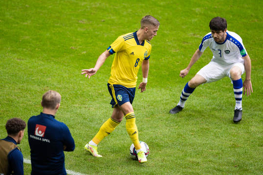 Jesper Karlsson of Sweden and Khojiakbar Alijonovof