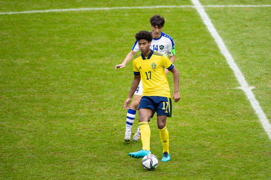 Jens Cajuste of Sweden and Eldor Shomurodov of Uzbekistan