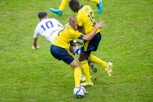 Daniel Sundgren collides with Ken Sema of Sweden